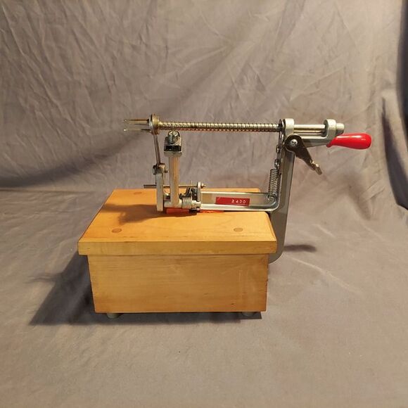 The Pampered Chef 2430 Counter Clamp Apple Peeler Corer Slicer - Picture 5 of 12